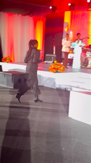 Mideli Wabanyarwanda.....✍ on Instagram: "🚨𝐎𝐅𝐅𝐈𝐂𝐈𝐀𝐋! Bwiza Niwe wegukanye igihembo cy’umuhanzikazi mwiza w’uyu mwaka Mubihembo bya Isango na Muzika Awards 2025 biri gutangwa nonaha.🏆🌟 Abari bahatanye muri iki kiciro cy’umuhanzikazi mwiza wumwaka muri IMA 2025 ni: ✔️Bwiza (Winner) ✔️Alyn Sano ✔️Ariel Wayz ✔️France Mpundu ... 𝑫𝒐 𝒚𝒐𝒖 𝑨𝒈𝒓𝒆𝒆 𝒘𝒊𝒕𝒉 𝑰𝑴𝑨 2025, 𝑪𝒐𝒏𝒈𝒓𝒂𝒕𝒖𝒍𝒂𝒕𝒊𝒐𝒏𝒔 Bwiza."