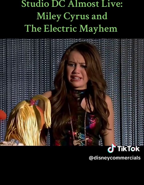 Miley Cyrus and The Electric Mayhem Perform 'GNO' Live