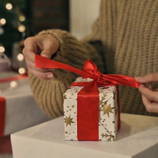 Premjera! 🎅🎄 ​​Pilna dainos klipo versija - https://youtu.be/DSSP0iH9DTQ Muzika: Sasha Song Žodžiai: Loreta Ažukienė, Irina Paulauskienė Aranžuotė: Paulius Golcas (Golcinni) Fotografė | Operatorė: Vaiva Gervė Montuotojas: Arnas Konovalenko | Sasha Song