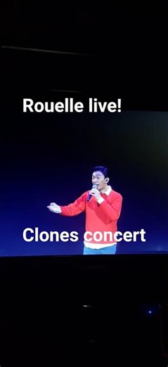 Rouelle singing “A Perfect Christmas” at the Clones Concert 🎄