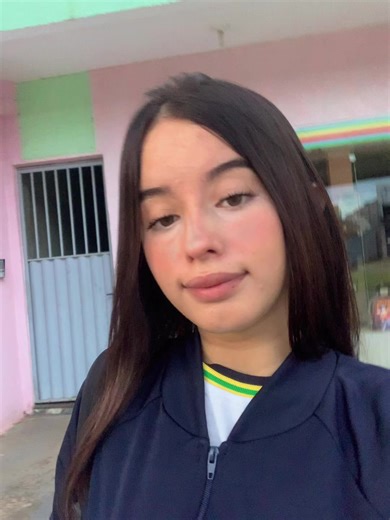 Os vídeos de iasmim_olii (@iasmim_olii) com som original - Tomlyrics