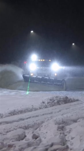 Over a foot of snow has fallen at Stevens Pass today! Here are some highlights from tonight, the snow plow workers were putting in work! Thanks WSDOT for your hard work! #Wawx #weather #snow #washington #nature #mountain #video 11-25-25 | Washington Weather Chasers