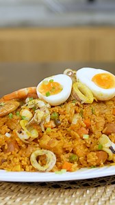 Filipino-style Fried Rice Ala Paella brings together seafood, pork, vegetables, and seasoned rice in one colorful, fiesta-worthy dish. Watch the full video on YouTube: https://youtu.be/Xs4kYz60ViI | Simpol.PH