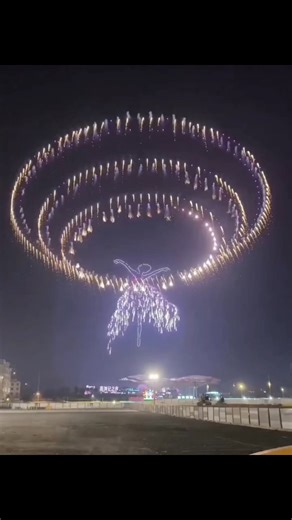 Drone show mishap in China as technical glitch causes crash A spectacular drone light show believed to be in Quanzhou, Fujian Province, China turned chaotic after several drones malfunctioned and crashed mid-performance, shocking spectators on the ground. Videos circulating online show dozens of drones suddenly losing formation, spiraling out of control, and falling from the sky. The show, which began smoothly with synchronized patterns lighting up the night, was abruptly halted as organizers sc