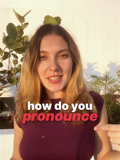 Think you’re saying it right? 👀 The Spanish R is NOT the English R. The good news? You already make this sound every day you just don’t realize it 😉 Practice the tap. Not the English R. Which Spanish word is hardest for you to pronounce? Comment below 👇 _______________________ ¿Crees que lo estás diciendo bien? 👀 La R en español NO es la misma que en inglés. La buena noticia es que ya haces este sonido todos los días, solo que no te das cuenta 😉 Practica el golpecito, no la R en inglés. ¿Qu