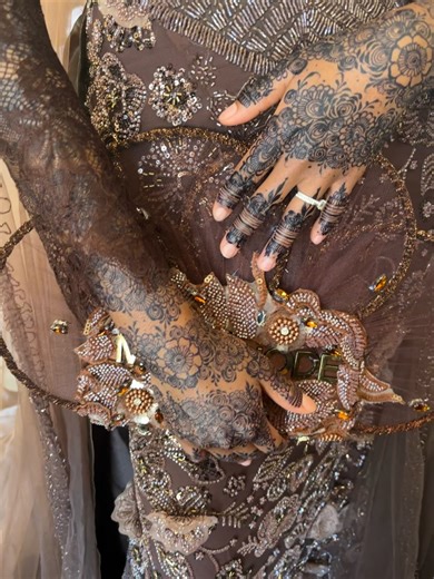 HENNA BY SAMIRA on Instagram: "I did this stunning elbow length Bridal henna on the most beautiful Bride ever for her Nigerian wedding.🥰💕 #wedding #nigerian #gele #henna #houstonhennaartist"