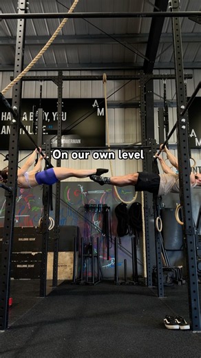 We only push each other and others upwards 💪🏻🔥 #calisthenics #coaching #frontlever