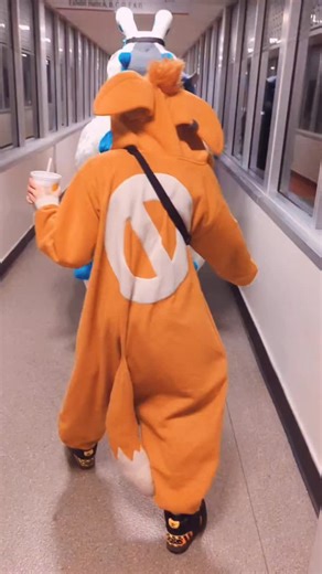 when u walkin' 👌 #mff #mff2021 #fursuiter #fursuit #kigu #kigurumi #midwestfurfest #midwestfurfest2021