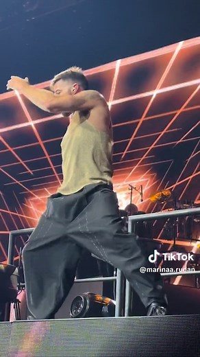 Ricky Martin with the cutest dance moves🕺🏻 #trilogytour #rickymartin | Ricky Martin