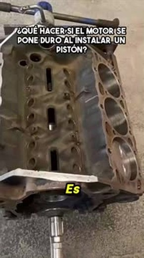 Mechanic-mobile Auto-repair Hampton Rd on Instagram: "El proceso de armado de un motor, como este Chevrolet 4.3, requiere una atención minuciosa a cada paso. ¡Una observación esencial compartida por los expertos! Es crucial girar ligeramente la unidad después de instalar cada pistón. Sentir un poco más de dureza es esperable, pero si la resistencia se incrementa *demasiado* tras un pistón, ¡es una alarma inmediata de posible complicación en ese componente! Para asegurar que todo esté perfecto (v