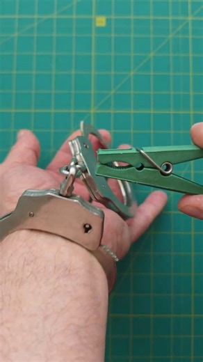 Can a Green Clothespin WIRE MECHANISM Unlock Handcuffs? 🧷🟢