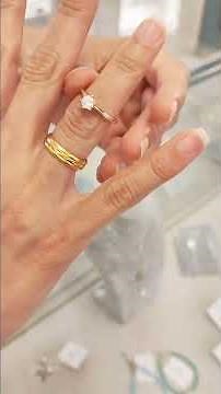 ¿Cómo colocar el anillo de compromiso durante la boda?