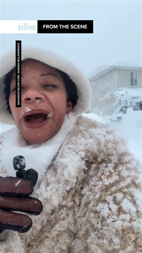 Yes, that is a car buried under all that snow 🚗❄️ For live updates on the storm, including the latest on bus service, power outages and more, click the link 🔗 here: https://l.silive.com/wayjuh | Staten Island Advance