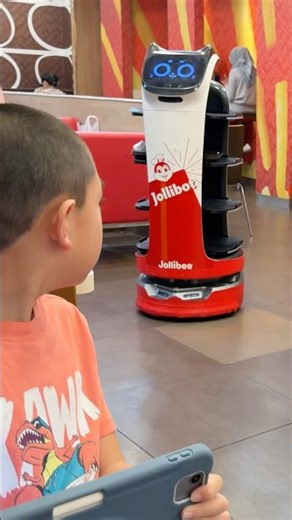 Robot delivering food to the customers - Jollibot #jollibee #jollibot #robot