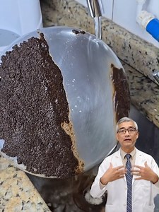 327K views · 2.7K reactions | Your old pan will shine brighter than a mirror, even if it's covered in burnt-on grease! | Barbie Recipes and Tips | Facebook