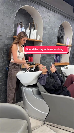 Friday in the salon, my favorite day of the week 🥰 #tampahairstylist #tampahair #hairextensionspecialist #beautytok