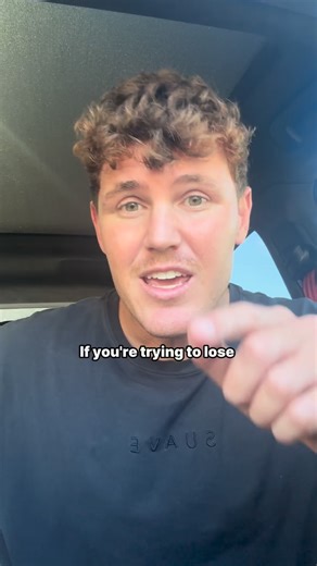 🍴 Craving Guzman but still want to lose weight? Here’s exactly what I’d order The problem with most diets is people go all or nothing, then wonder why they can’t stick to it You can 100% eat meals like this and still lose weight, the key is balance and knowing some lower calorie options. Option 1: Mild grilled chicken Caesar salad – 579 cals, 37.5g protein Option 2: 3 hard chicken tacos – 558 cals, 44.5g protein Comment your go to lower calorie takeout and of course…. Follow me for more options