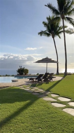 2026 just means I need to book 26 trips...to Hawaii 🌺✈️ | Vrbo