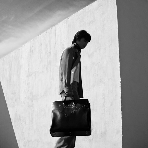Hermès, drawing on your mind. A line extends from an object and our gaze imagines where it leads, that is the quiet strength of drawing. Discover more on h.fr/DrawingOnYourMind #DrawingOnYourMind | Hermès