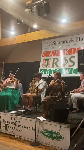 Thursday night ceili at the Shamrock House ☘️✨💃🕺 The BAND: Aoife Griffin, John Paul Reynolds, David Healy, Brenda Dowling, Ann Marie Acosta & Michael Fee Padraig McEneany calling for the sets 🫡 #irishmusic #eastdurhamny #catskillsmountains #fiddle #accordion #banjo #ceili #setdancing #catskillsirishartsweek #tradmusic | Catskills Irish Arts Week
