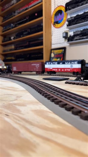 Figured I would break out some modern stuff. I really like the heritage units. #modeltrains #es44 #heritage #diesel #locomotive | Jokers Trains
