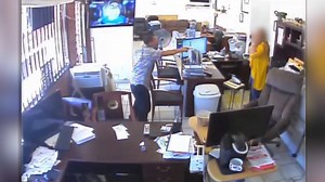 VIDEO: Detectives from the Santa Ana Police Department released surveillance video of three more armed heists committed by a suspected 'serial bandit' linked to at least seven commercial robberies since April. Have you seen this man? Full story: http://bit.ly/2wkYrli | FOX 11 Los Angeles