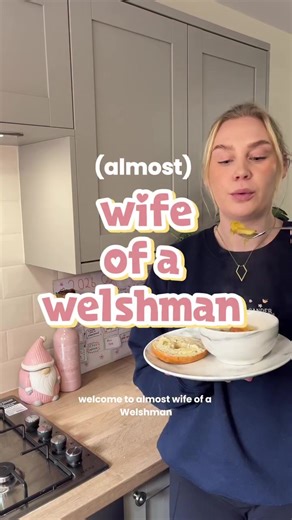 ✨ wife life is fast approaching and I don’t think my pot noodle meals for one are going to cut it 😂 Also - with the recent rugby scores, Aled needs something to cheer him up 🏉😂 ✨🏴󠁧󠁢󠁷󠁬󠁳󠁿gobeithio eich bod yn newynog 🏴󠁧󠁢󠁷󠁬󠁳󠁿✨ . . . All ingredients from @Sainsbury’s . . . . #welsh #cooking #wife #engaged #2026bride