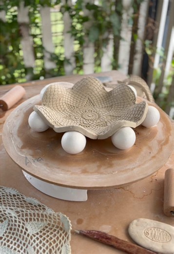 Handmade Wavy Plate: A Clay Slab Hand-Building Tutorial