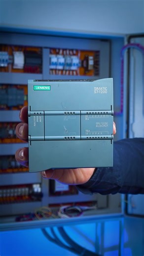 🚨 Aprender a programar un PLC no es difícil Puedes hacerlo incluso si no tienes un equipo físico. Si quieres saber cómo hacerlo… he preparado una Masterclass gratuita en la que te enseño cómo dar tus primeros pasos en la programación de PLC. No es solo una clase teórica, así que al finalizar, podrás poner en práctica todo lo que aprendas. Haz clic en el botón y actualiza tus conocimientos en programación de PLC. | Escuela Control Más