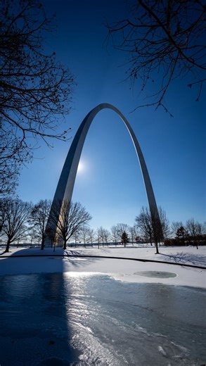 Do you like ❄️🥶 or ☀️😎 This is why you need an Arch that can do both 😍 #gatewayarch #gatewayarchnationalpark #stl #winter | Gateway Arch