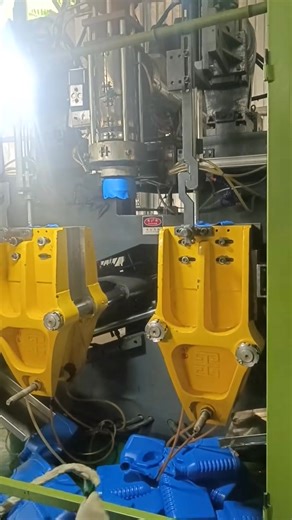 Kingswel 75mm Blow 5L bottles:USD23500 Machine with oil level line. Wall thickness controller. Running well. Good,lowest price on sell Guaranteed by Alibaba: https://zhanfujixie.m.en.alibaba.com Wechat ID:used_china Whatsapp: 86 139 6784 9282 | Second Hand- Used Plastic Injection Molding Machine Globle Union