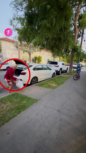 Heartwarming Act of Kindness Would you help a stranger in need? . . . (For entertainment purposes only. Consult professionals if guidance on activities is presented. No brand affiliation is implied if any are shown. If inspired by true events, creative adaptations may be included. Content may include public footage.) | Fabiosa Australia