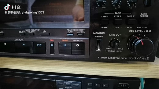 索尼777ESIⅠ。索尼中期旗舰，是索尼全系列最好声的卡座。
