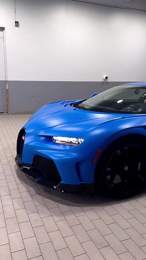 French Racing Blue Matte on the Chiron Super Sport