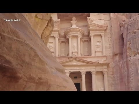 British traveler visits all New 7 Wonders of the World in one week