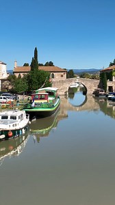 Pour contrer la météo actuelle, on prend de la hauteur au-dessus de notre beau hameau et on admire le canal et les paysages alentours sous le soleil 💙🛥🏡 🎞 souvenir printanier | Le Somail Canal du Midi - Côte du Midi