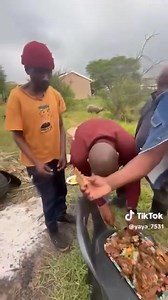 Haybo lobhuti haybo akangcole ayiseninzi nalenyama , wamphi thambo omnye 🥺.ungafika ke nguye osebenze kakhulu kulomcimbi wazisa nenkuni , waxhela waphekiswa kobabuhlanti ,waleqa inkomo . | Nelly Sithethi Skade