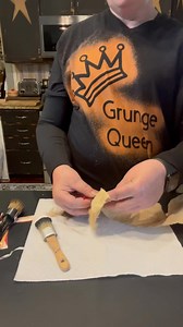 Let me show you how you can create quick and easy Ornies or Ornaments using a reusable tote. | The Silver Farmhouse