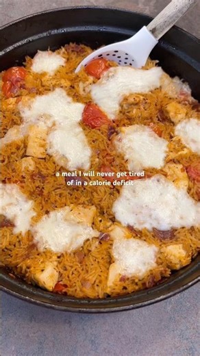 Chicken, pesto & mozzarella rice bake