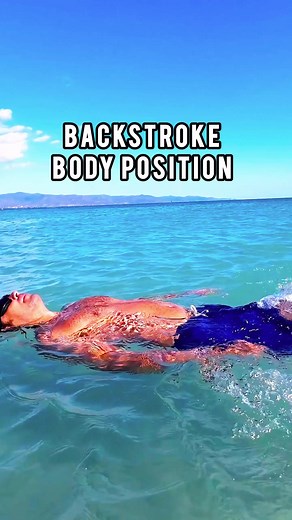 Your backstroke sinks because of THIS 😬 Fix your body position and floating first. #swimmingtips #backstroke #learntoswim #swimcoach #swimming