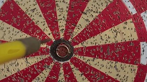 Dart Moves Towards Dartboard Hits Bullseye: vídeo stock (100% livre de direitos) 3511502377 | Shutterstock