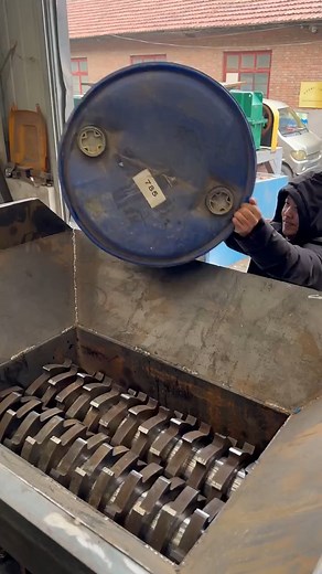 563K views · 3.3K reactions | Turning Raw Metal Into Masterpieces – Effortlessly! 藺✨ #threadingmachine #techmagic | 4 miles | Facebook