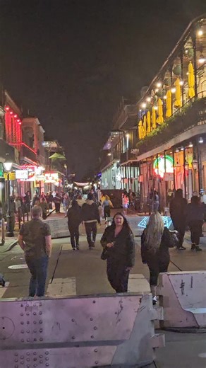 bourbon st be like #neworleans #foryoupage #fyp #bourbontiktok #bourbonstreet
