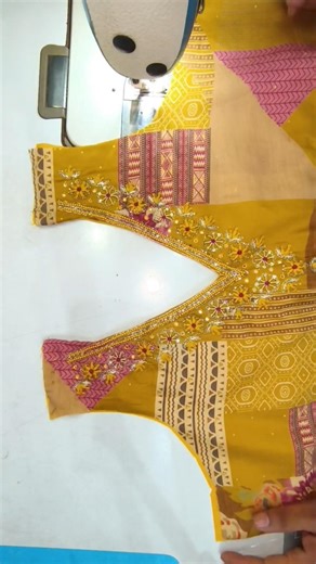 Kurti mein Astar aur Gale ki Gum Silai Kaise Karein: Boutique Style Finishing#gumsilai #silaisikhe 🤗