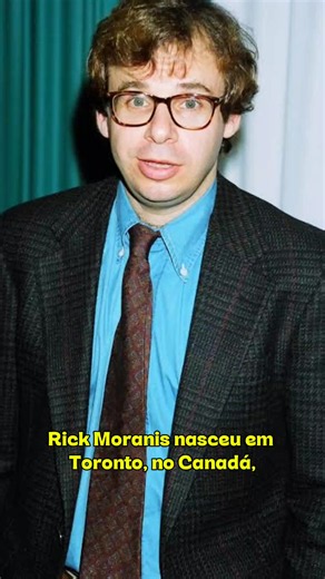 Rick Moranis conquistou o público com seu talento em clássicos como Os Caça-Fantasmas e Querida, Encolhi as Crianças. Conheça sua trajetória, os desafios da infância, a carreira de sucesso e a emocionante decisão de deixar Hollywood para cuidar dos filhos, tornando-se um exemplo de dedicação à família. #RickMoranis #Ghostbusters #QueridaEncolhiAsCriancas #Spaceballs #OsFlintstones
