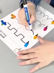 Questo Libro magico estensivo per scuole materne e asilo nido che include disegni colorati e giochi cognitivi offre vari esercizi per supportare le capacità motorie, la concentrazione e la coordinazione mano-occhi.📚🙇‍♀️🙇‍♂️ Controlla qui: https://kiddo-world.com/it/product/libro-magico-set-base-36-pagine/ | Kiddo world