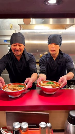 グルメラボ【JAPAN】 on Instagram: "【静岡】製麺から全部自家製…麺創房一凛の特製ラーメンが別格すぎた、、 【麺創房 一凜】 静岡・浜松の人気ラーメン店「麺創房 一凜」さんにお邪魔しました！ スープも麺も具材も、なんとすべて自家製。 丁寧に作り込まれた一杯は、まさに職人の技が光る傑作ラーメン✨ どの時間帯も常連さんでいっぱいの理由が一口でわかる美味しさ！ ラーメン好きなら一度は味わってほしいお店です。 ——————————————————— 📍静岡県浜松市中央区名塚町235 ⏰11:30～14:30／17:00～21:30 🛏️木曜日 ——————————————————— [Shizuoka] Handmade from scratch—Mensobo Ichirin’s Signature Ramen is on another level 【Mensobo Ichirin】 We stopped by “Mensobo Ichirin” in Hamamatsu City, Shizuoka. From the noodles to the soup and