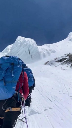 Snow rollback on trek 🏔 #trekking #mountains #avalanche