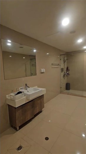 Taking a Shower in China Eastern Lounge • Shanghai PVG 🚿✈️