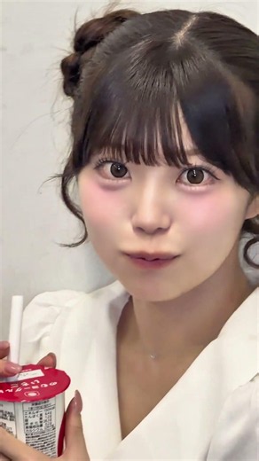いちごﾖｰｸﾞﾙﾄ飲む瞬間に、目があって気まずそうなももちゃん🧃🩷 #toitoitoi